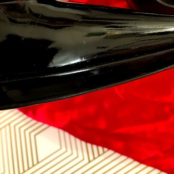 Authentic Burberry Metal logo tag, patent leather stilettos - Picture 9 of 11